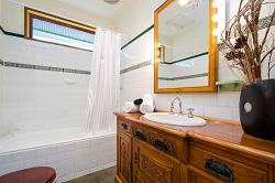 house-for-sale-25-challis-street-newport-bathroom